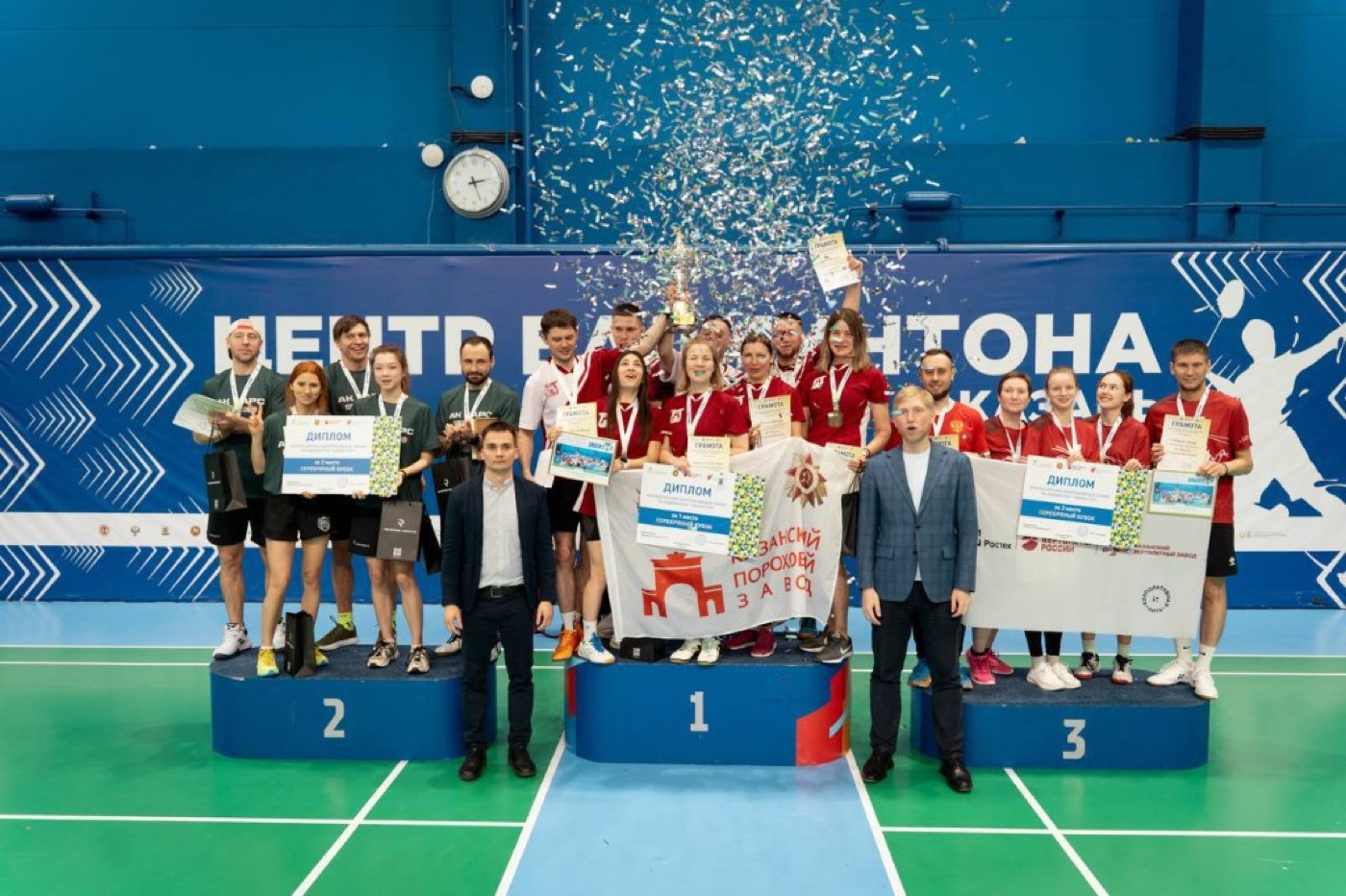 Победители Smash Cup 2025 с кубком